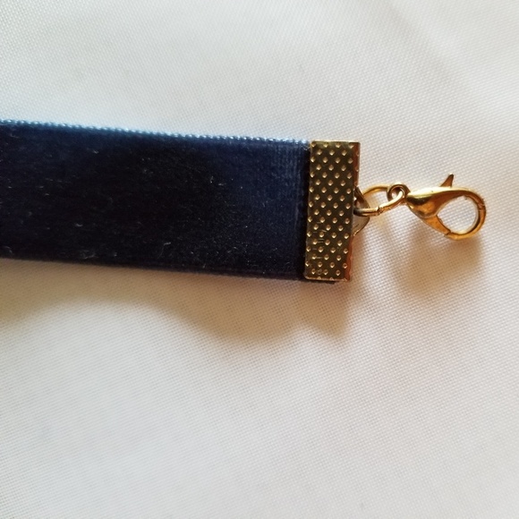 ❗5 For $2️⃣5️⃣ Bundle Sale❗️ Blue Velvet Choker - Picture 4 of 5